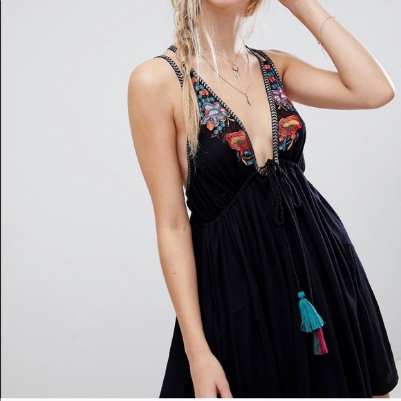 FREE PEOPLE LOVERS COVE EMBROIDERED V-NECK MINI DRESS, SIZE XS (NWT) - Picture 4 of 8